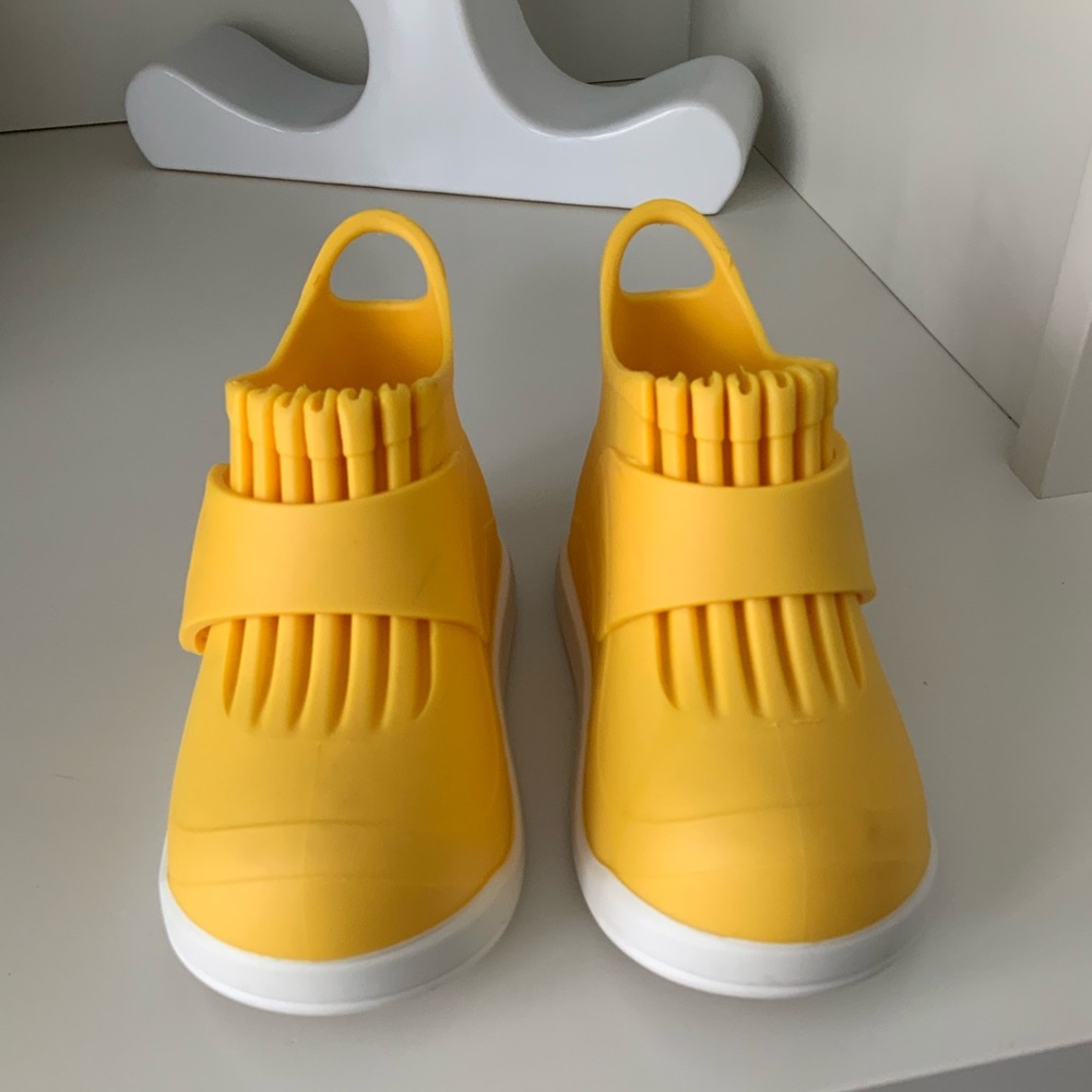 BUTLER Rockhopper Overshoe Kids Rubber Waterproof All Weather Yellow Size 5 6 7 - Picture 8 of 15